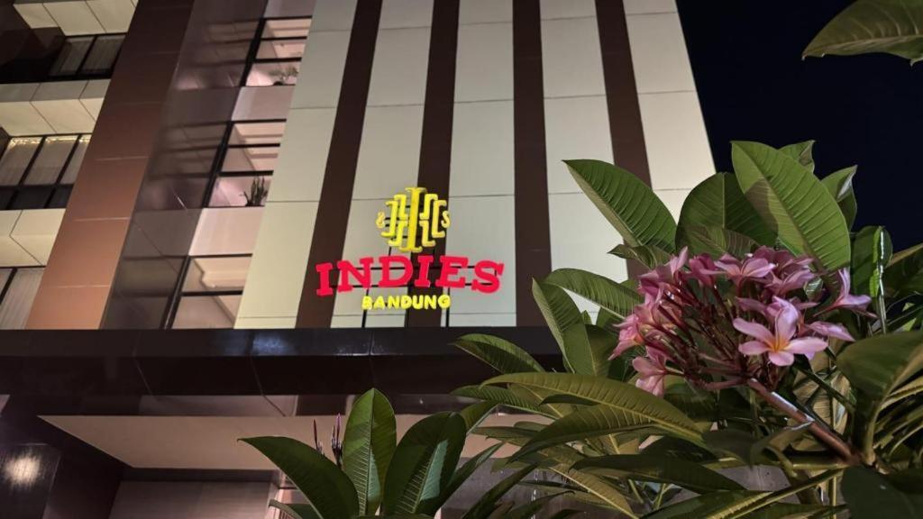 Indies Hotel Bandung Buitenkant foto