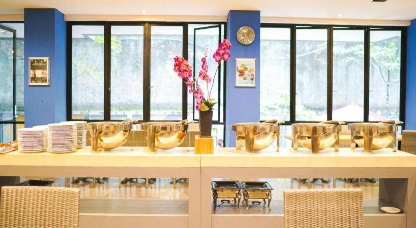 Indies Hotel Bandung Buitenkant foto