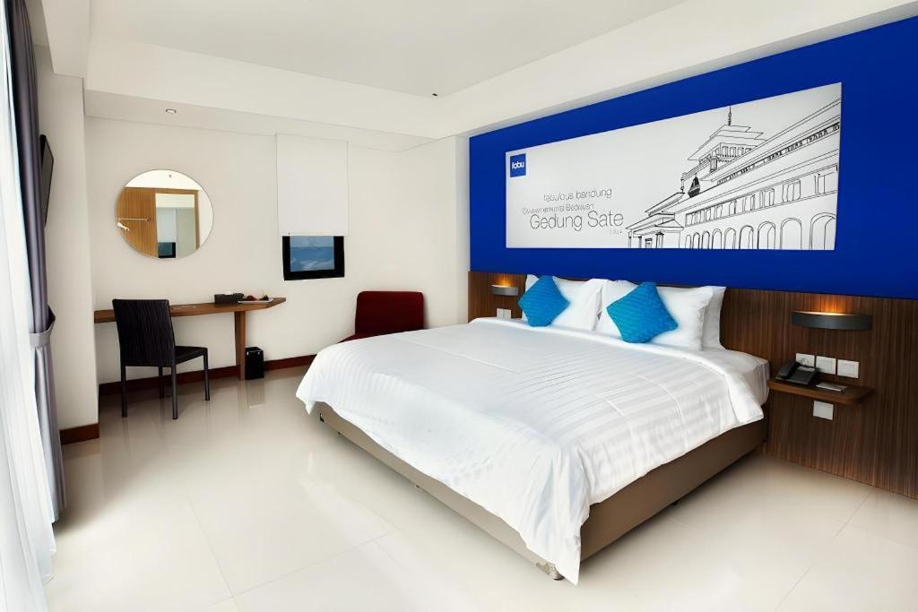 Indies Hotel Bandung Buitenkant foto