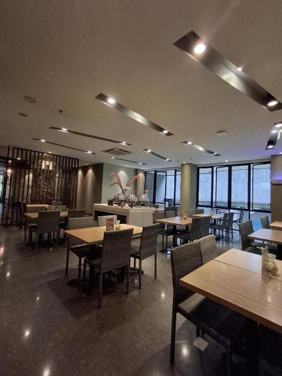 Indies Hotel Bandung Buitenkant foto