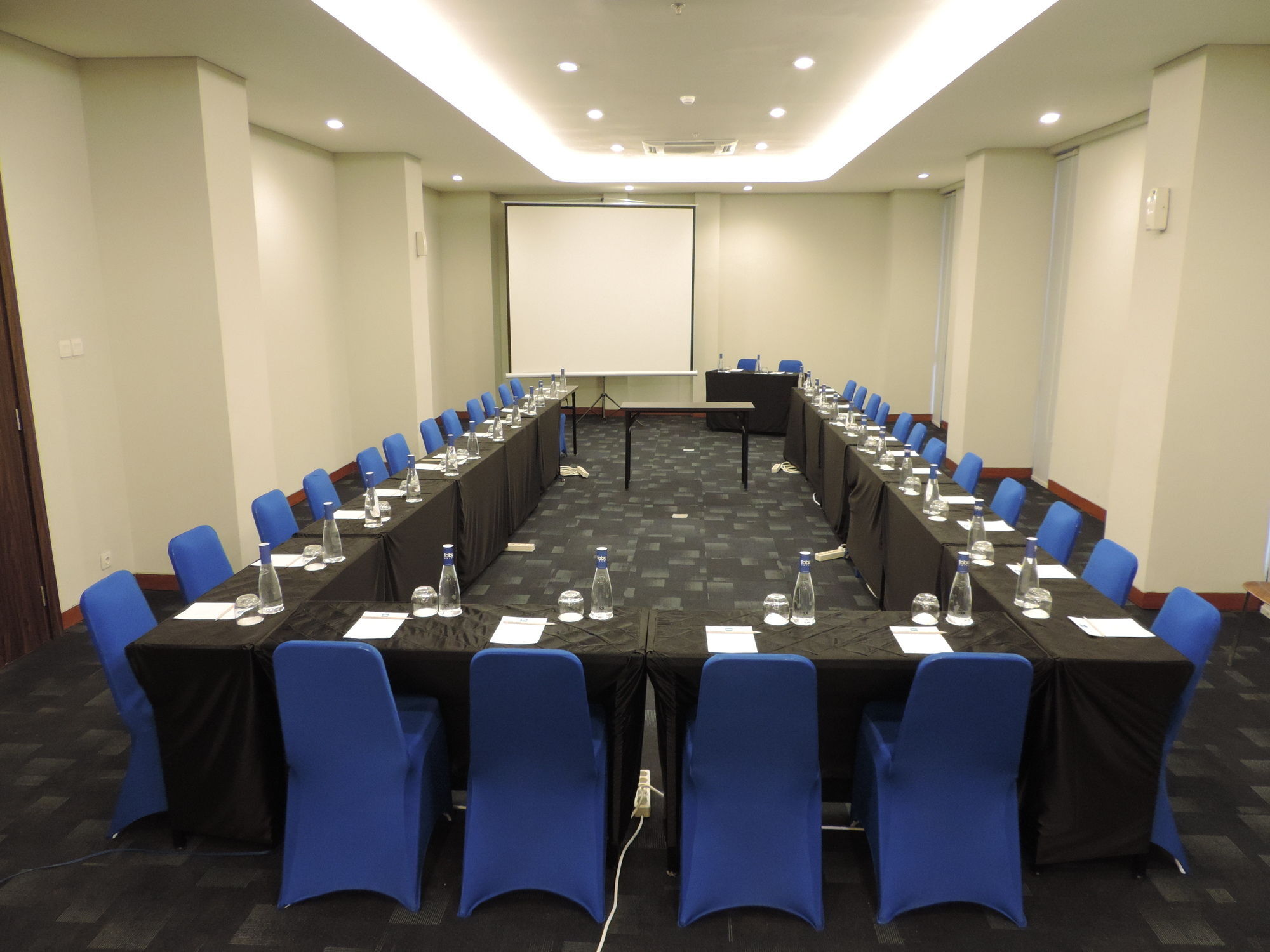 Indies Hotel Bandung Buitenkant foto